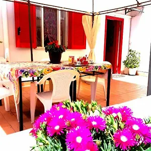 https://garden-house-airport.hotels-amalfi.com
